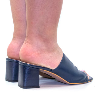 SANDALIA ZUECO MONTERREY EN PIEL NAPA MARINO