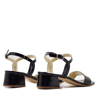SANDALIA BIANCA EN PIEL CHAROL NEGRO