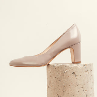 SALON CAROLE  FABRICADO EN PIEL NAPA NUDE